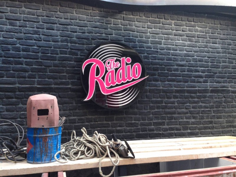 izmirde ışıklı tabela